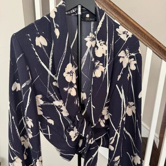 Zara Navy Blue and Cream Floral Wrap Jacket - Size Large - Picture 2 of 4